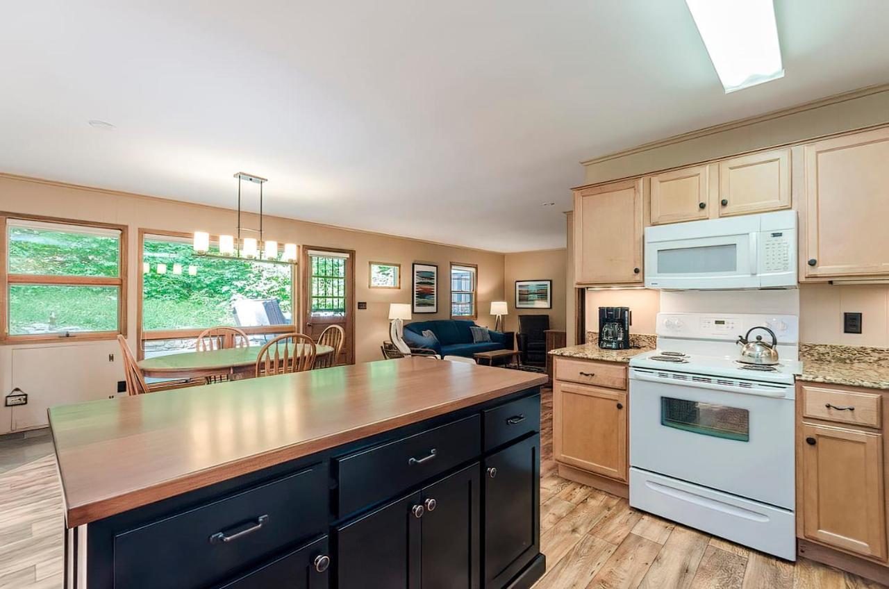 Secluded Oasis W Hot Tub, Screened-In Porch, Wifi! Berkeley Springs Exterior photo