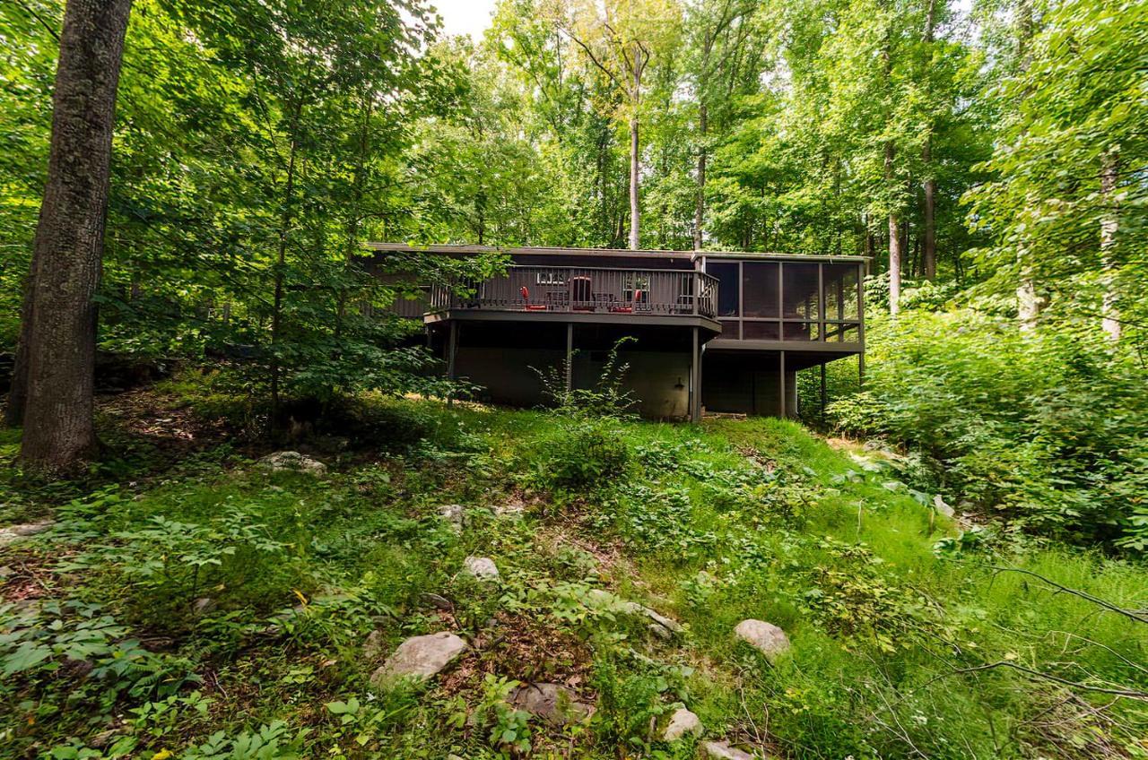 Secluded Oasis W Hot Tub, Screened-In Porch, Wifi! Berkeley Springs Exterior photo